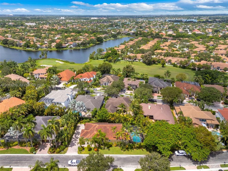 For Sale: $999,900 (4 beds, 3 baths, 2591 Square Feet)