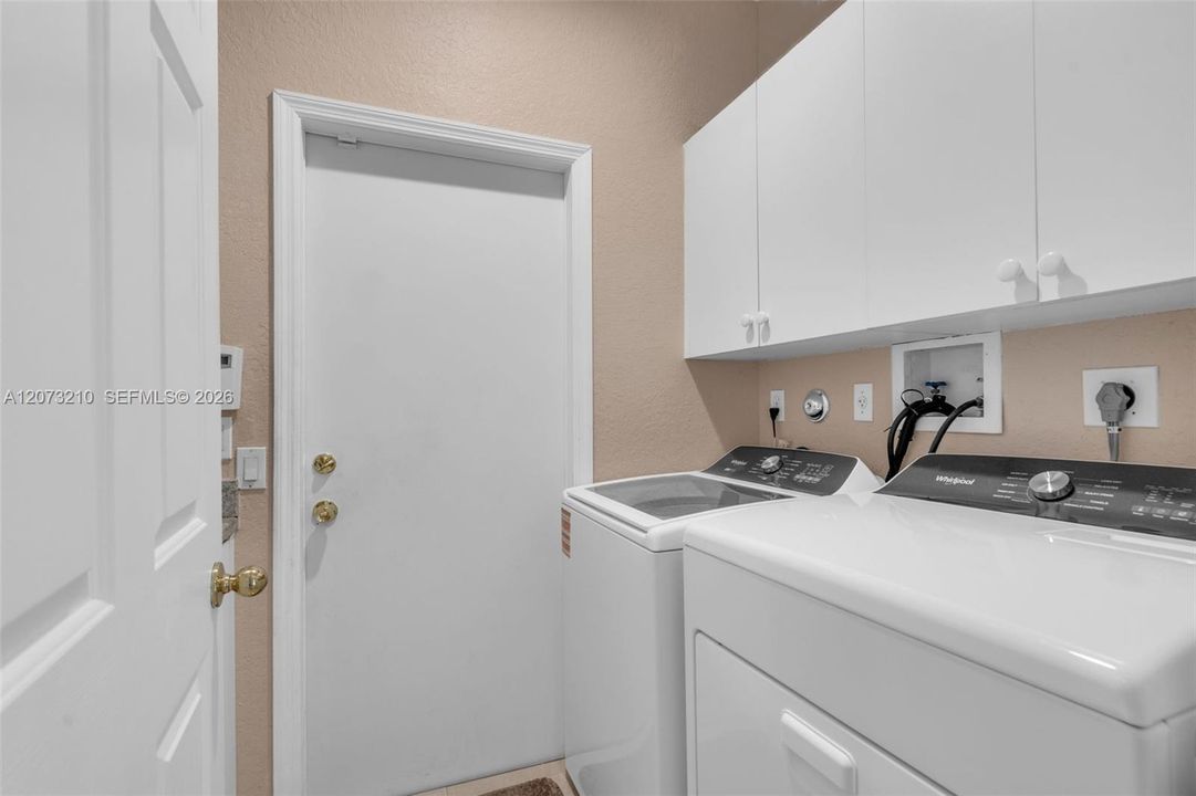 For Sale: $999,900 (4 beds, 3 baths, 2591 Square Feet)