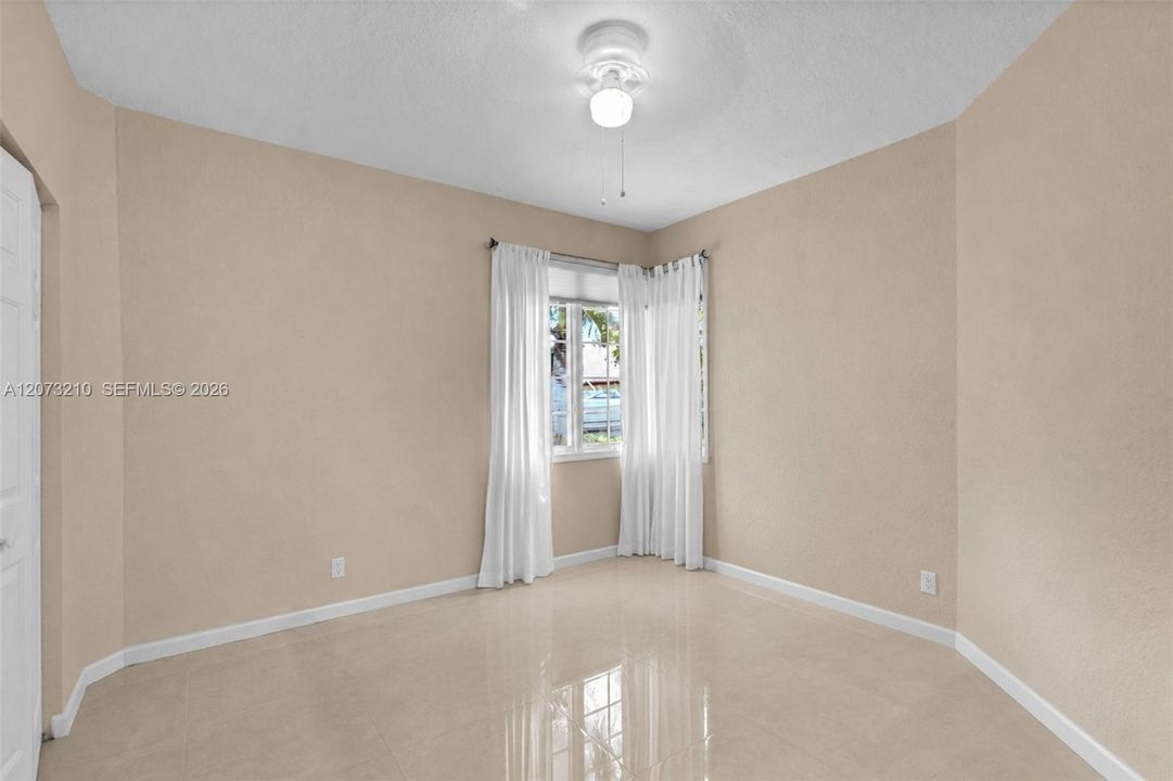 For Sale: $999,900 (4 beds, 3 baths, 2591 Square Feet)
