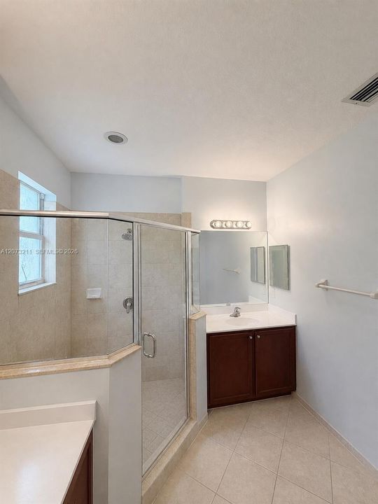 En Renta: $3,350 (3 camas, 2 baños, 1836 Pies cuadrados)