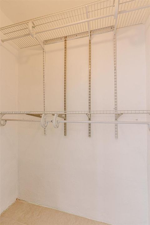 For Rent: $1,350 (1 beds, 1 baths, 500 Square Feet)