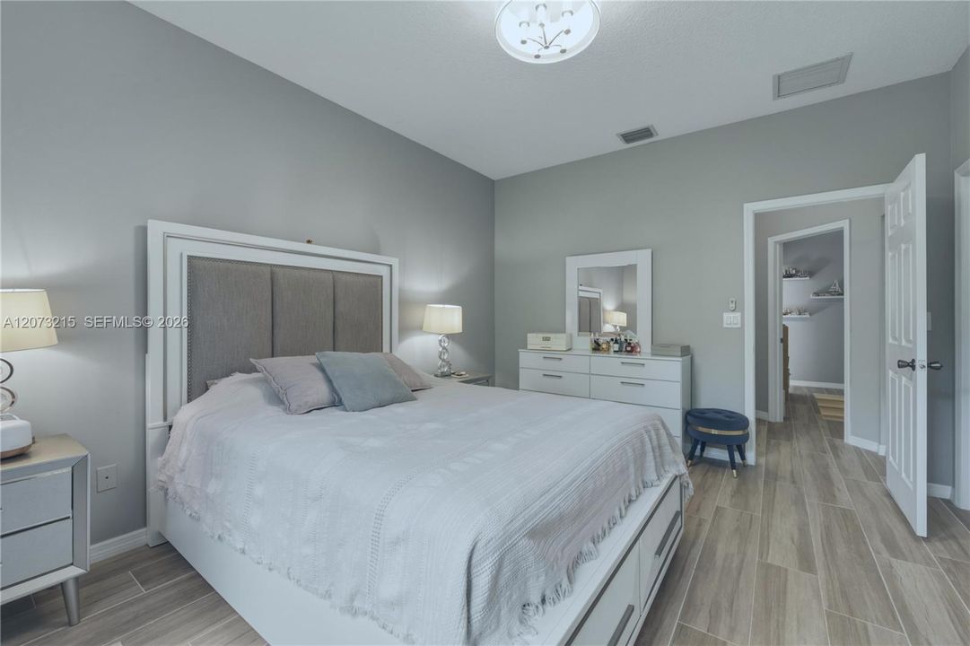 For Sale: $480,000 (3 beds, 3 baths, 1410 Square Feet)