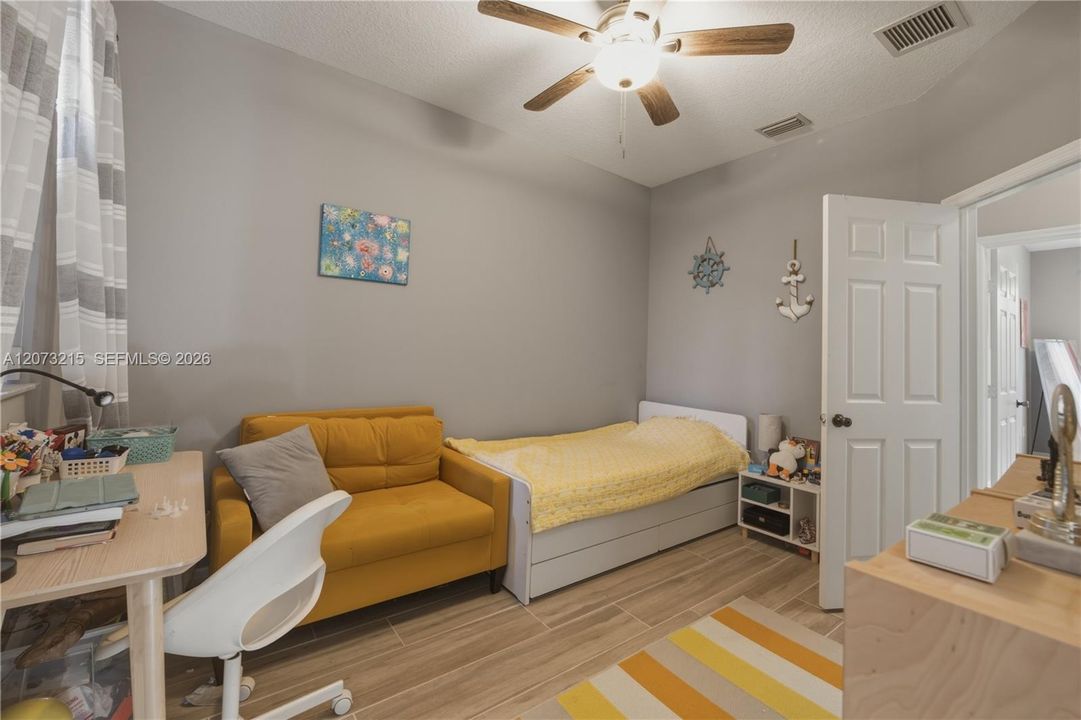 For Sale: $480,000 (3 beds, 3 baths, 1410 Square Feet)