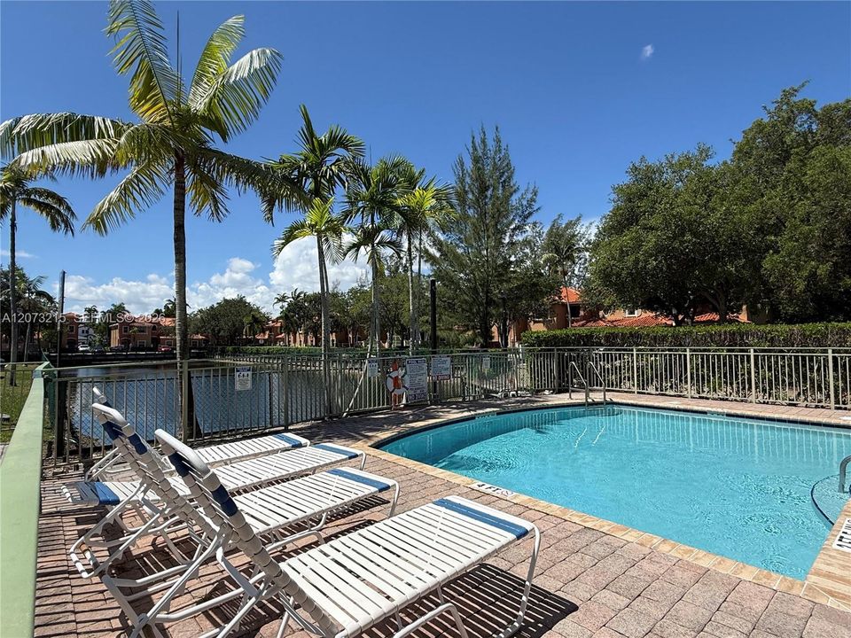 For Sale: $480,000 (3 beds, 3 baths, 1410 Square Feet)