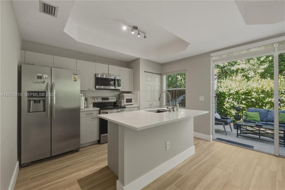 For Sale: $480,000 (3 beds, 3 baths, 1410 Square Feet)