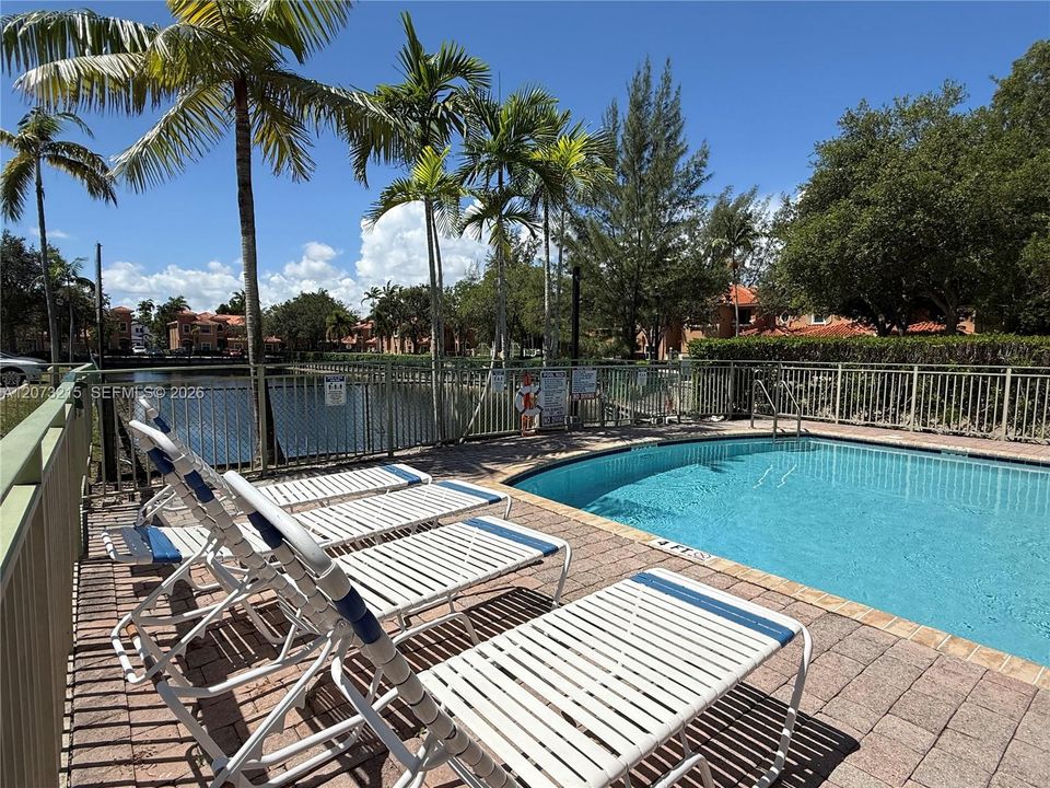For Sale: $480,000 (3 beds, 3 baths, 1410 Square Feet)