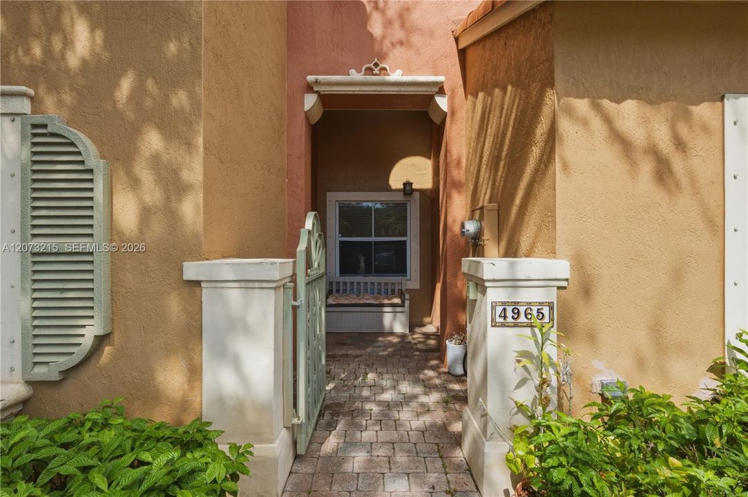 For Sale: $480,000 (3 beds, 3 baths, 1410 Square Feet)