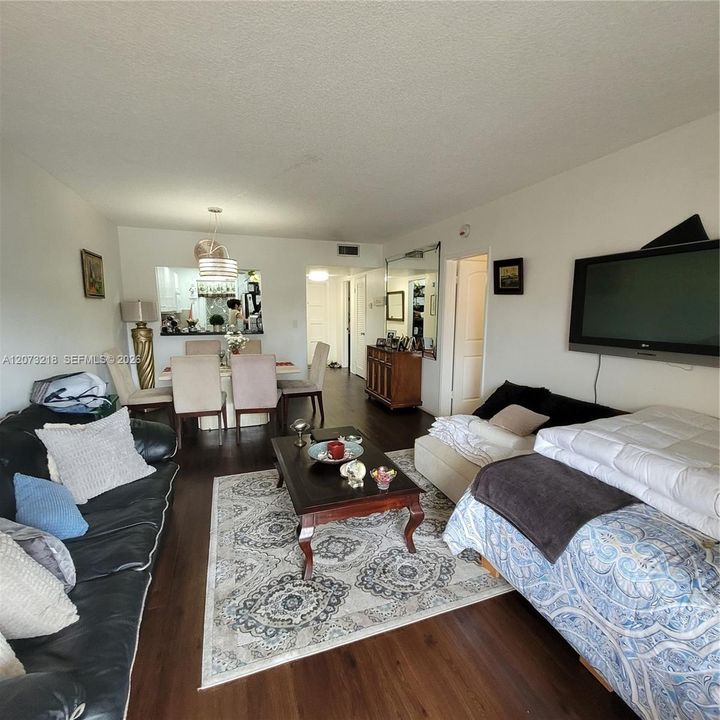 En Venta: $127,000 (1 camas, 1 baños, 811 Pies cuadrados)