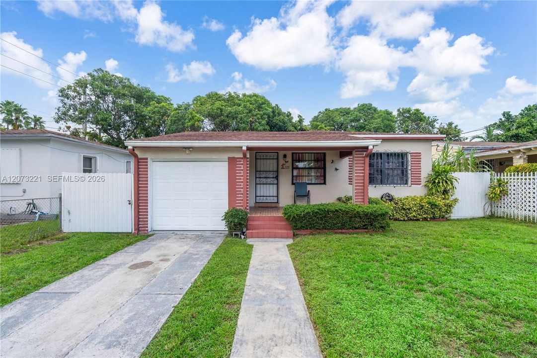 For Sale: $470,000 (3 beds, 2 baths, 955 Square Feet)