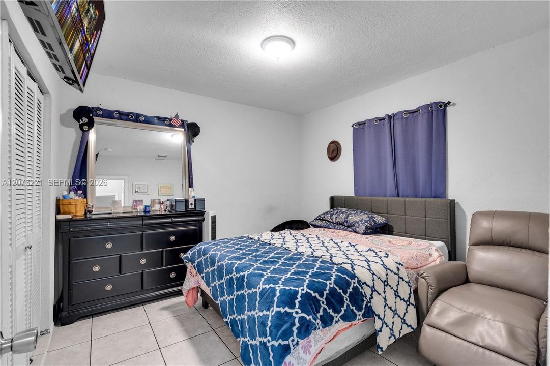 For Sale: $470,000 (3 beds, 2 baths, 955 Square Feet)