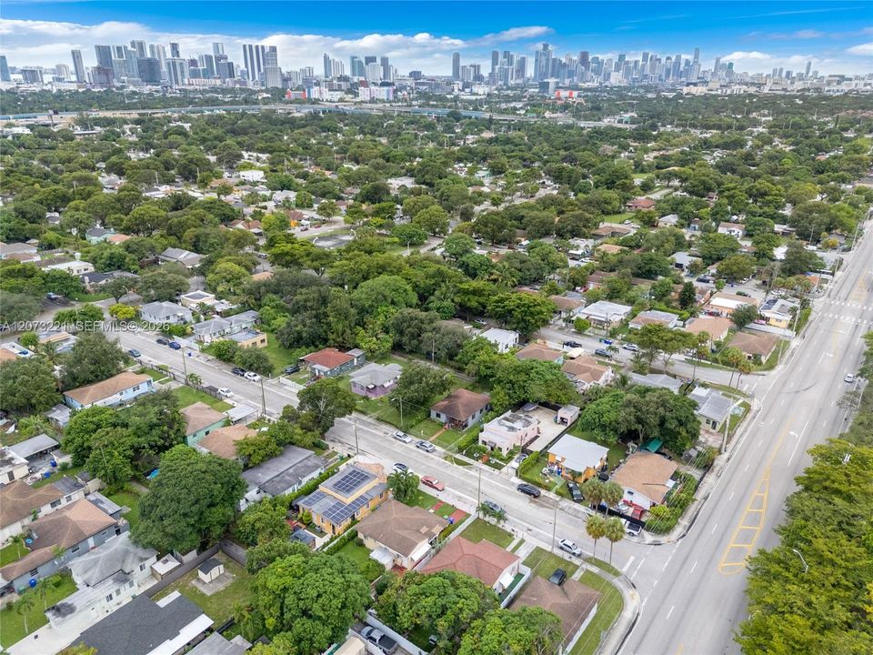 For Sale: $470,000 (3 beds, 2 baths, 955 Square Feet)