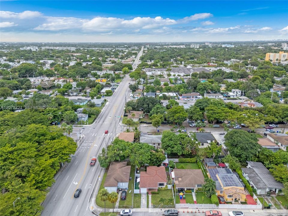 For Sale: $470,000 (3 beds, 2 baths, 955 Square Feet)