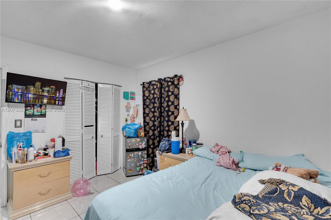 For Sale: $470,000 (3 beds, 2 baths, 955 Square Feet)
