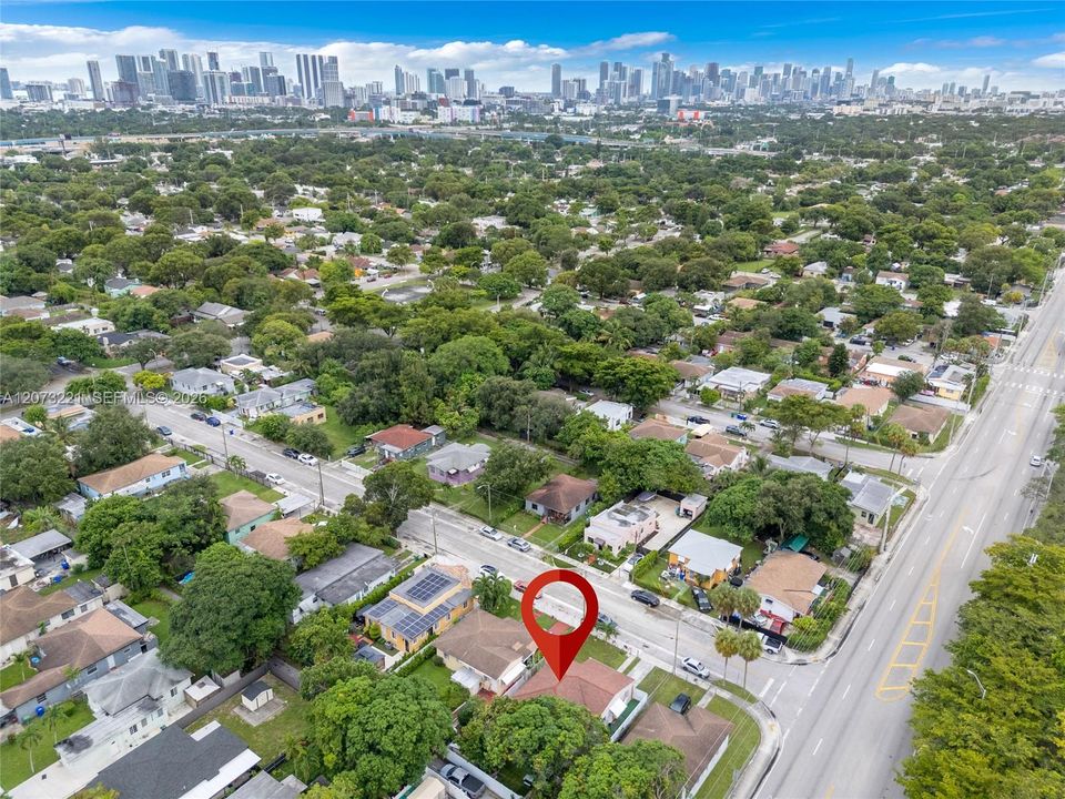 For Sale: $470,000 (3 beds, 2 baths, 955 Square Feet)