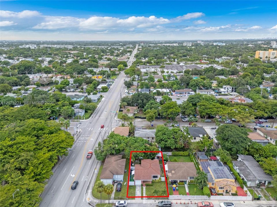 For Sale: $470,000 (3 beds, 2 baths, 955 Square Feet)