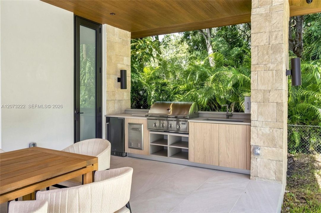 For Sale: $4,650,000 (5 beds, 6 baths, 4618 Square Feet)
