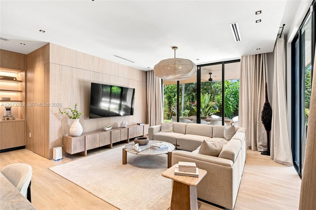 For Sale: $4,650,000 (5 beds, 6 baths, 4618 Square Feet)