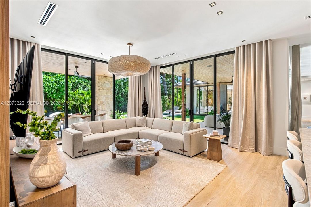 For Sale: $4,650,000 (5 beds, 6 baths, 4618 Square Feet)
