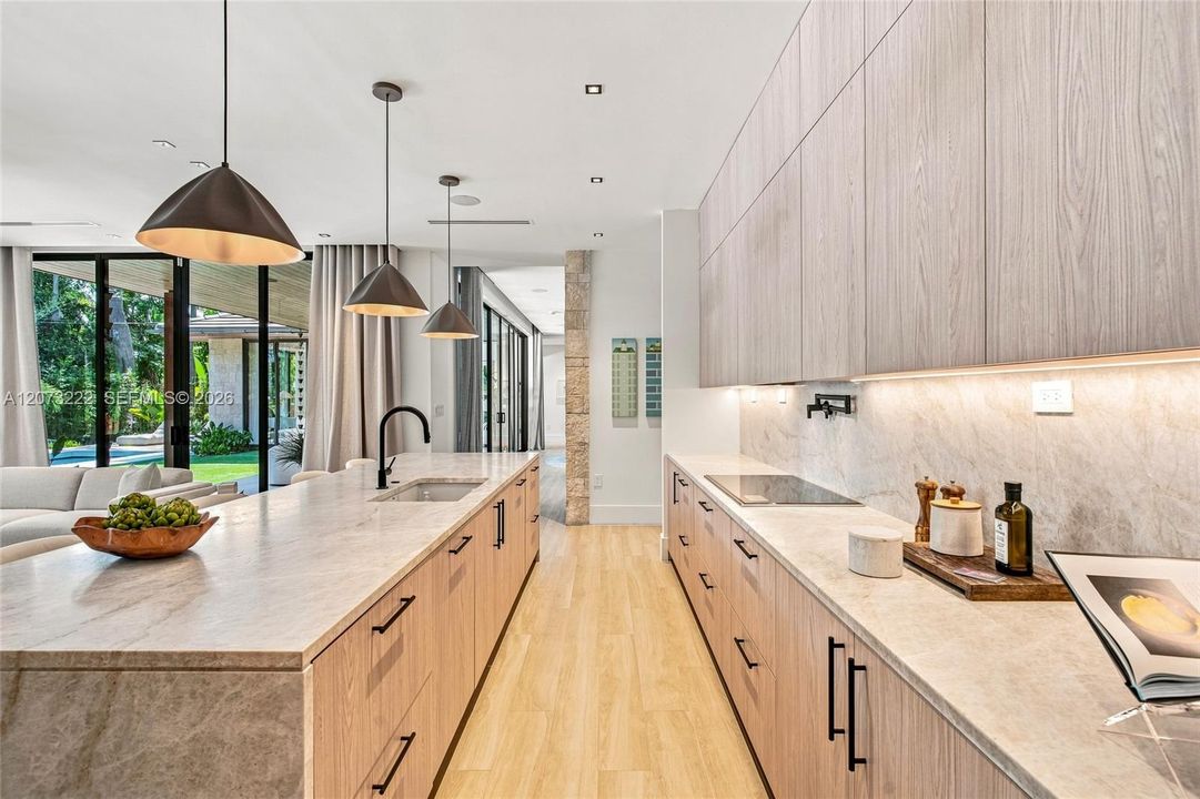 For Sale: $4,650,000 (5 beds, 6 baths, 4618 Square Feet)