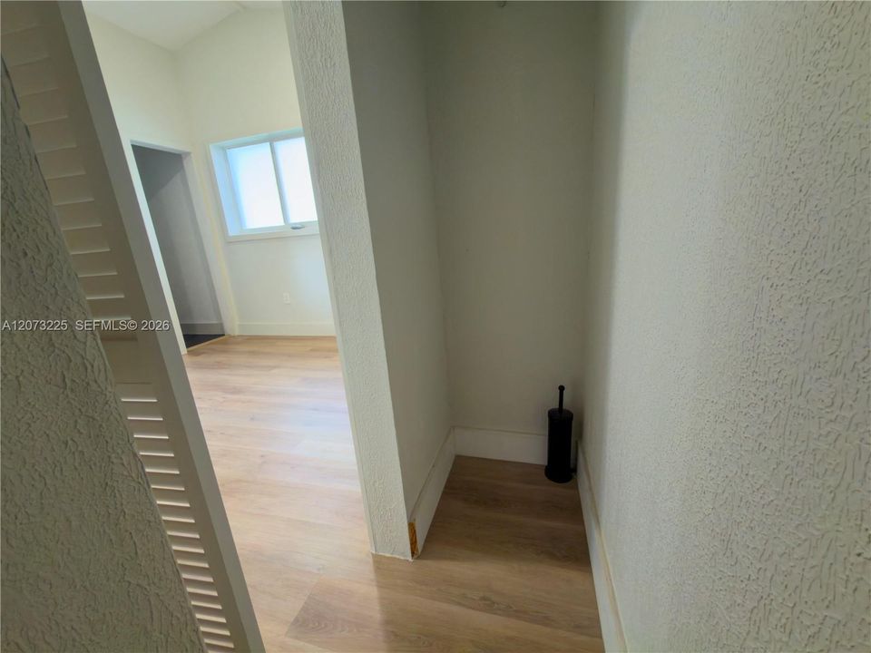 For Rent: $1,350 (0 beds, 1 baths, 222 Square Feet)