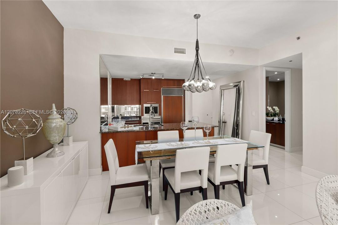 For Rent: $11,998 (3 beds, 3 baths, 1974 Square Feet)