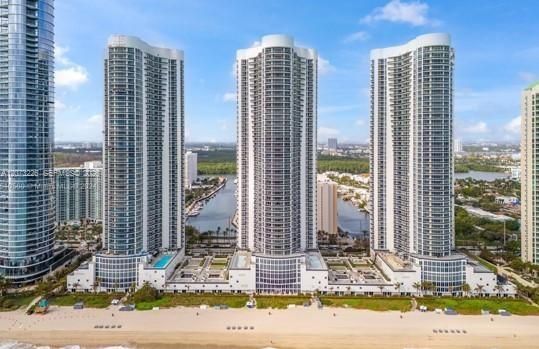 For Rent: $11,998 (3 beds, 3 baths, 1974 Square Feet)