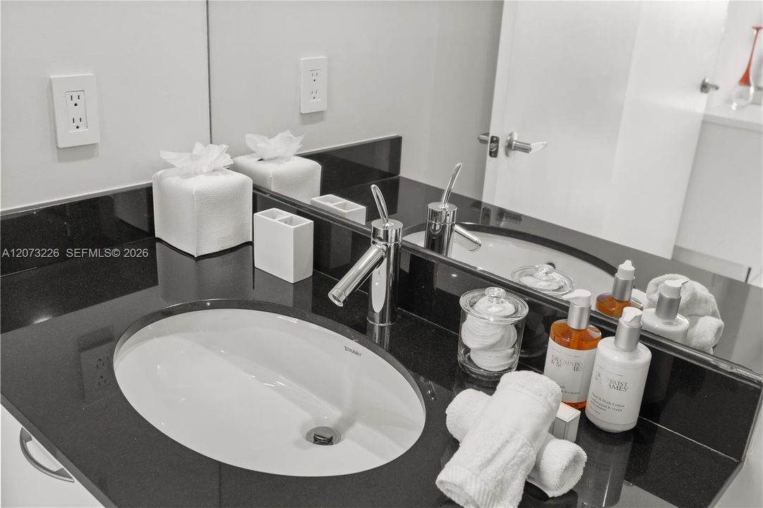 For Rent: $11,998 (3 beds, 3 baths, 1974 Square Feet)