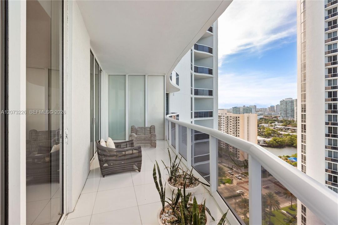 For Rent: $11,998 (3 beds, 3 baths, 1974 Square Feet)