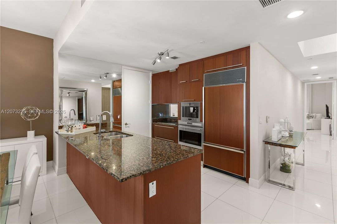 For Rent: $11,998 (3 beds, 3 baths, 1974 Square Feet)