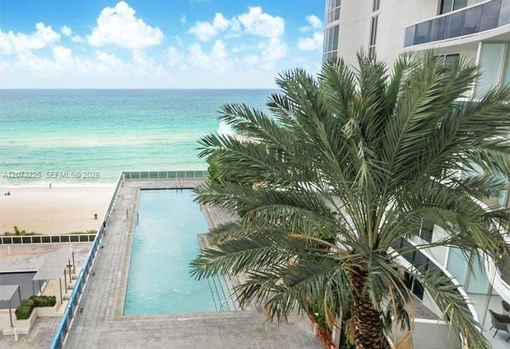 For Rent: $11,998 (3 beds, 3 baths, 1974 Square Feet)