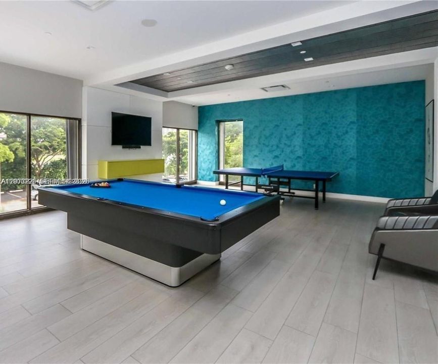 For Rent: $11,998 (3 beds, 3 baths, 1974 Square Feet)