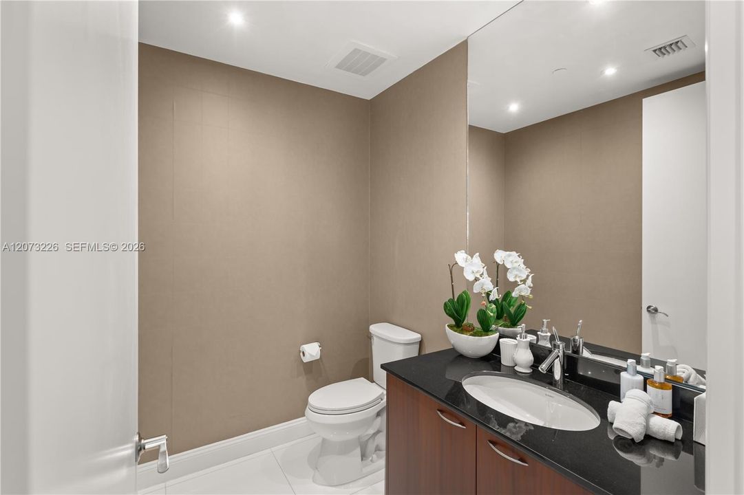 For Rent: $11,998 (3 beds, 3 baths, 1974 Square Feet)