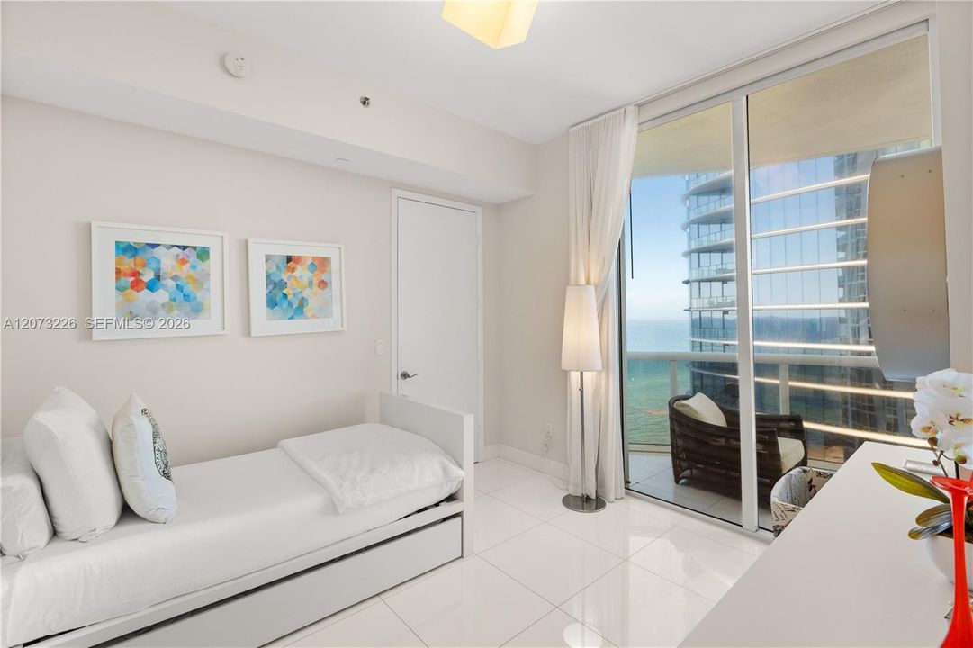 For Rent: $11,998 (3 beds, 3 baths, 1974 Square Feet)