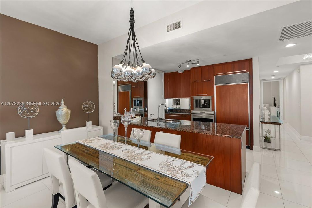 For Rent: $11,998 (3 beds, 3 baths, 1974 Square Feet)