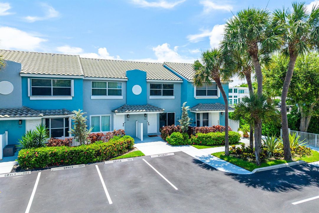037-968JefferyStreet-BocaRaton-FL-33487-