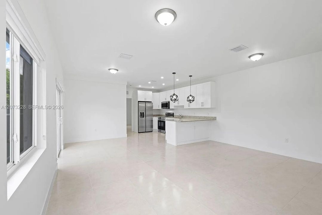 For Rent: $3,200 (3 beds, 2 baths, 2454 Square Feet)