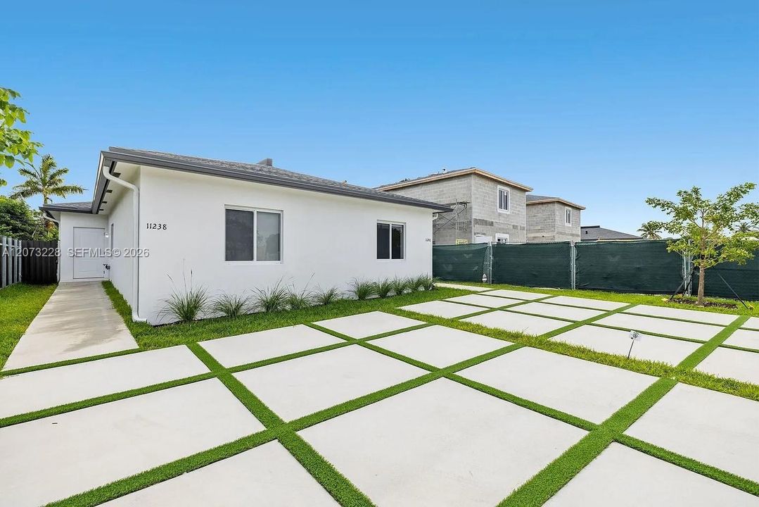 For Rent: $3,200 (3 beds, 2 baths, 2454 Square Feet)