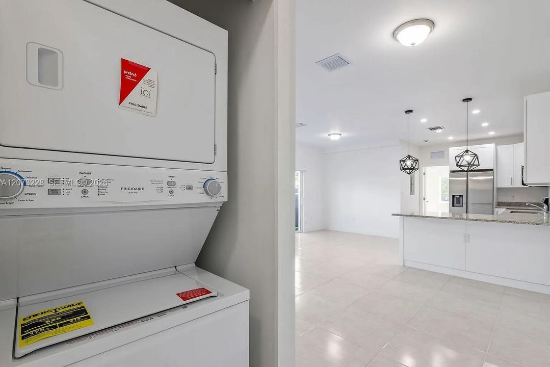For Rent: $3,200 (3 beds, 2 baths, 2454 Square Feet)