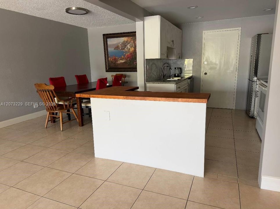 For Rent: $2,200 (2 beds, 2 baths, 1470 Square Feet)
