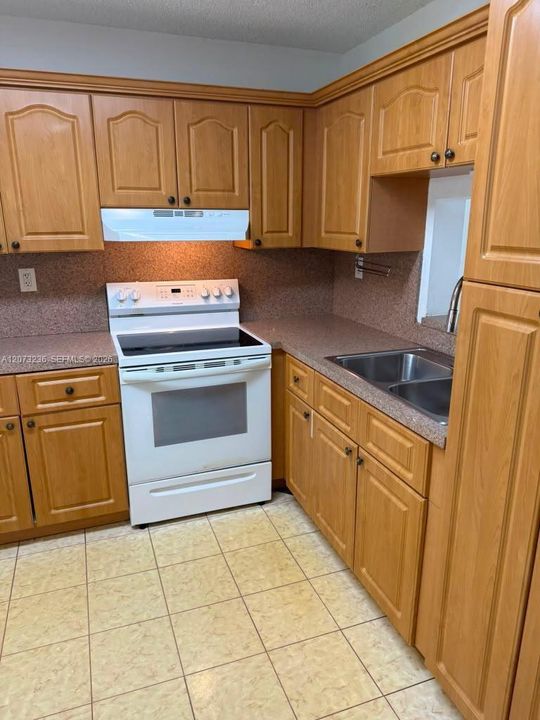 В аренду: $1,550 (1 спален, 1 ванн, 830 Квадратных фут)