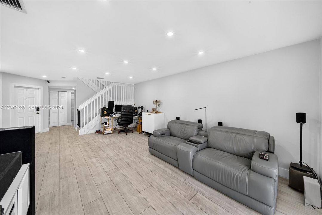 En Venta: $489,000 (2 camas, 2 baños, 1160 Pies cuadrados)