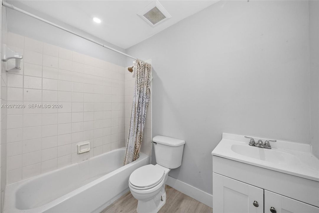 En Venta: $489,000 (2 camas, 2 baños, 1160 Pies cuadrados)