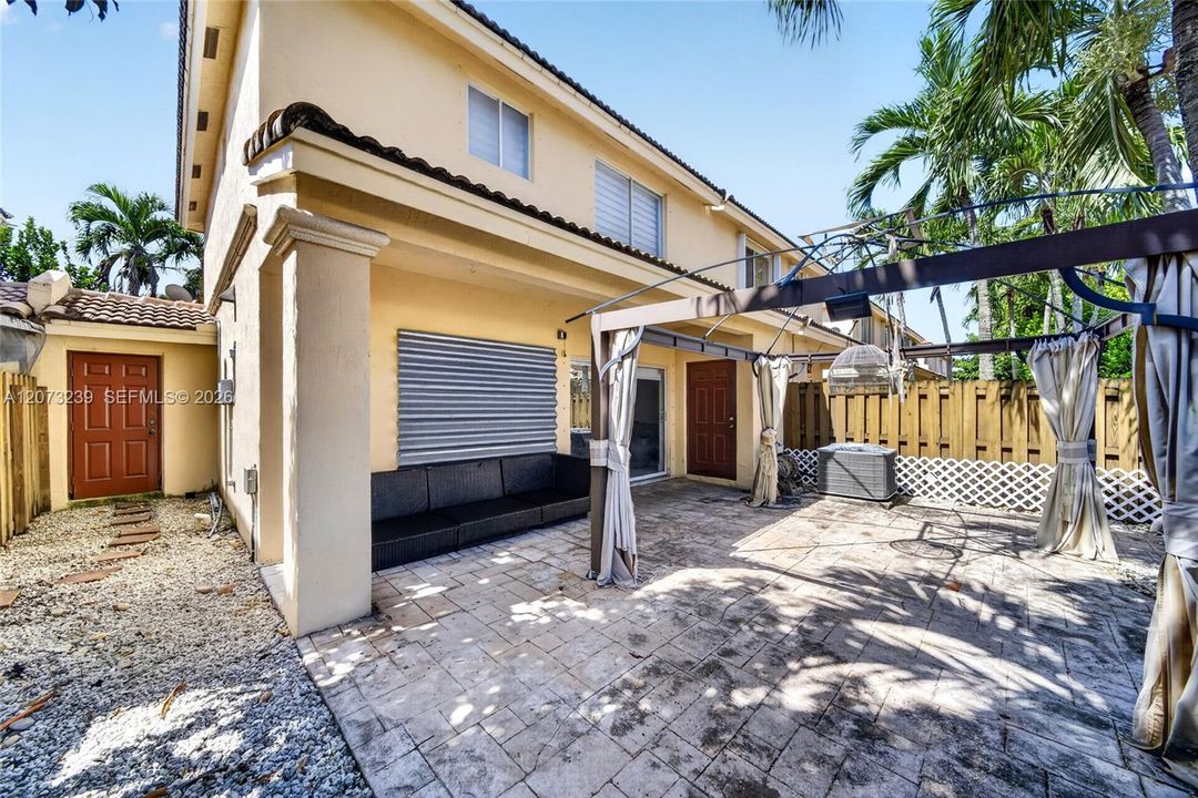 En Venta: $489,000 (2 camas, 2 baños, 1160 Pies cuadrados)