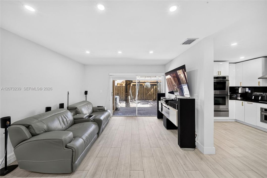 En Venta: $489,000 (2 camas, 2 baños, 1160 Pies cuadrados)