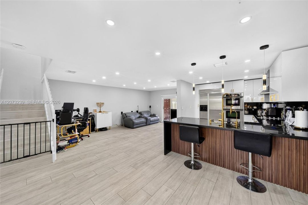 En Venta: $489,000 (2 camas, 2 baños, 1160 Pies cuadrados)