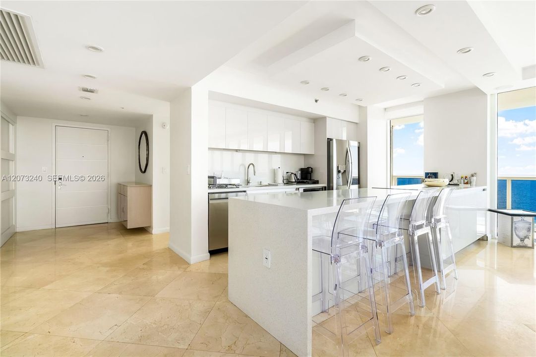 For Rent: $12,000 (3 beds, 3 baths, 2065 Square Feet)