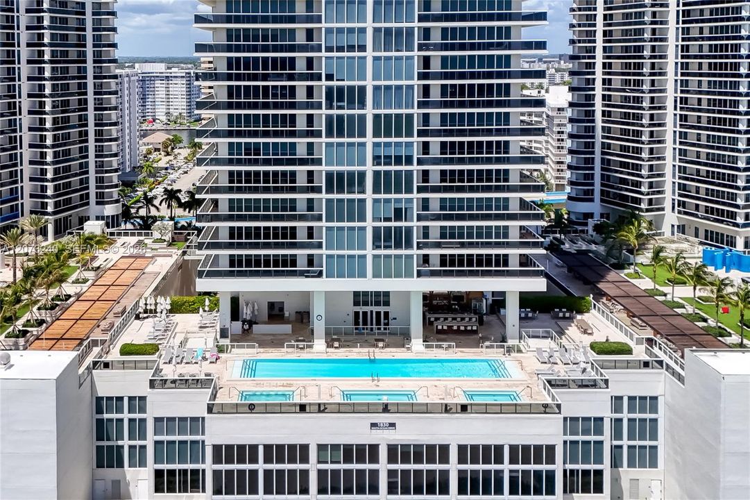 For Rent: $12,000 (3 beds, 3 baths, 2065 Square Feet)