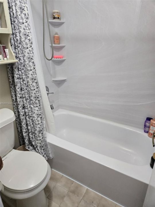 For Rent: $2,200 (2 beds, 2 baths, 856 Square Feet)