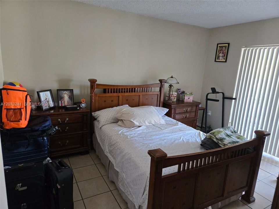 For Rent: $2,200 (2 beds, 2 baths, 856 Square Feet)