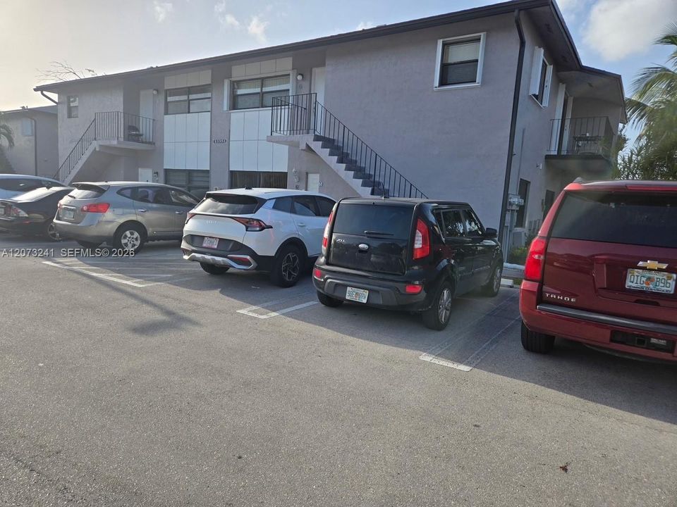 For Rent: $2,200 (2 beds, 2 baths, 856 Square Feet)
